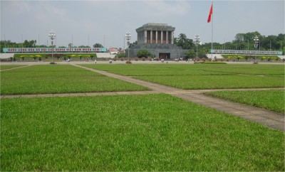 This is Ba Dinh Square and Ho Chi Minh's Mausoleum. The entire structure, a national treasure, is complex and heavily guarded. I was unable to see Ho Chi Minh's body because it was in Russia undergoing annual maintenance.