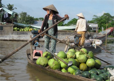 The floating market has many sole proprietors. Notice the color of the water. Before sunrise, many of the people living on the delta could be seen bathing, washing clothes, and brushing their teeth using this very water. Makes you feel fortunate to be born in a country where water is taken for granted, doesn't it?