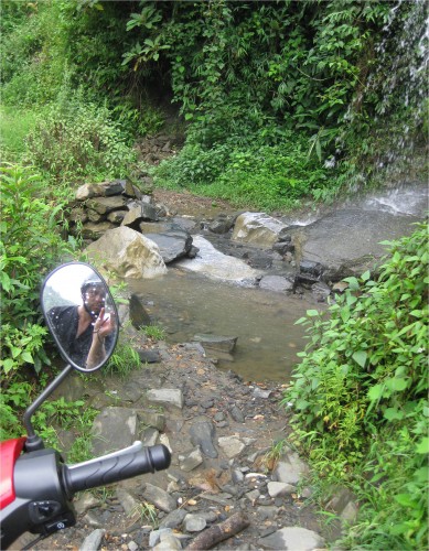 My $5/night hotel in Sa Pa rented their brand new motorcycle to me. I'll never rent new again (but that's another story). Here I consider whether to proceed on foot or bike. What do you think I did?