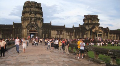 Friday morning at Angkor Wat. One of my favorite things to do is watch or take pictures of other people watching and taking pictures of something else. Confusing?